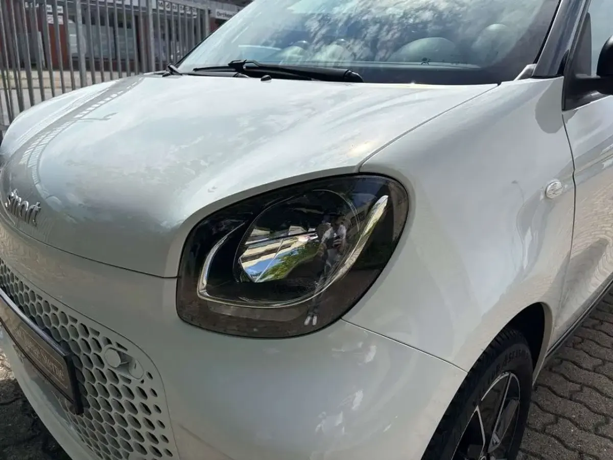 Gebraucht Smart ForFour Electric Drive 60 kW (82 PS) 2021 Weiß Limousine