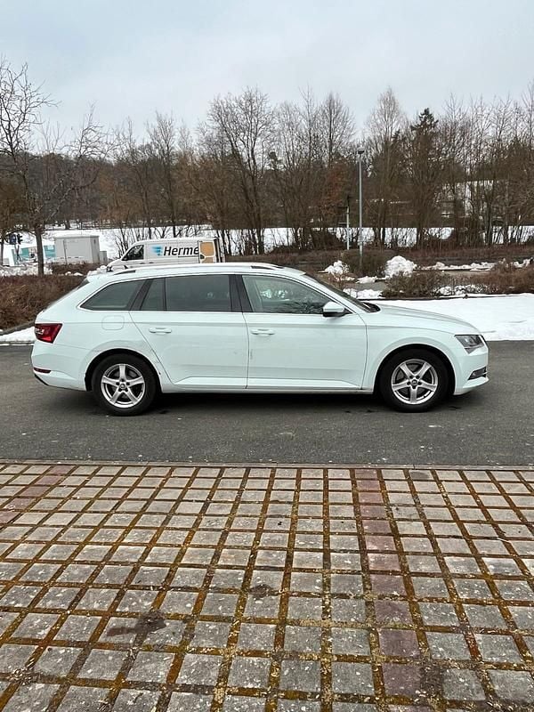 Gebraucht Skoda Superb 150 PS (110 kW) 2017 Weiß Kombi