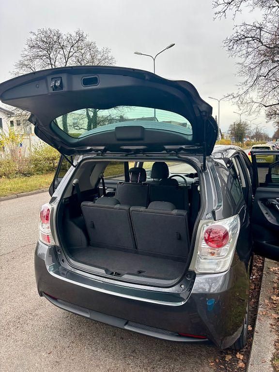 Gebraucht Toyota Verso Edition-S 147 PS (108 kW) 2017 Grau Van / Kleinbus