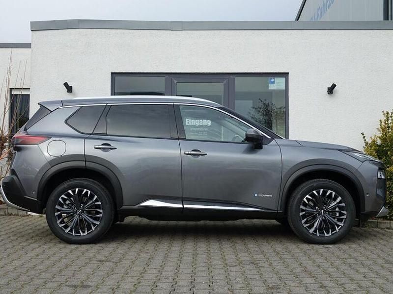 Neu Nissan X-Trail Tekna 213 PS (156 kW) 2025 Grau SUV