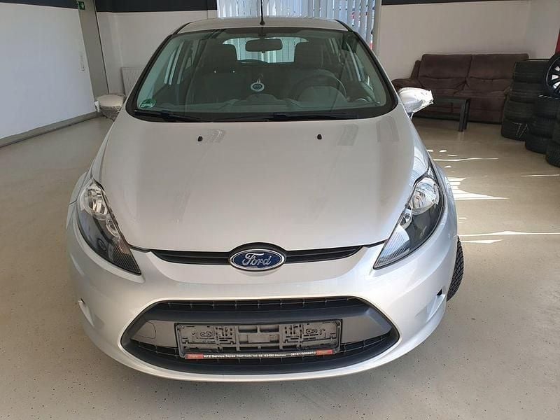Gebraucht Ford Fiesta Trend 60 PS (44 kW) 2009 Silber Kleinwagen