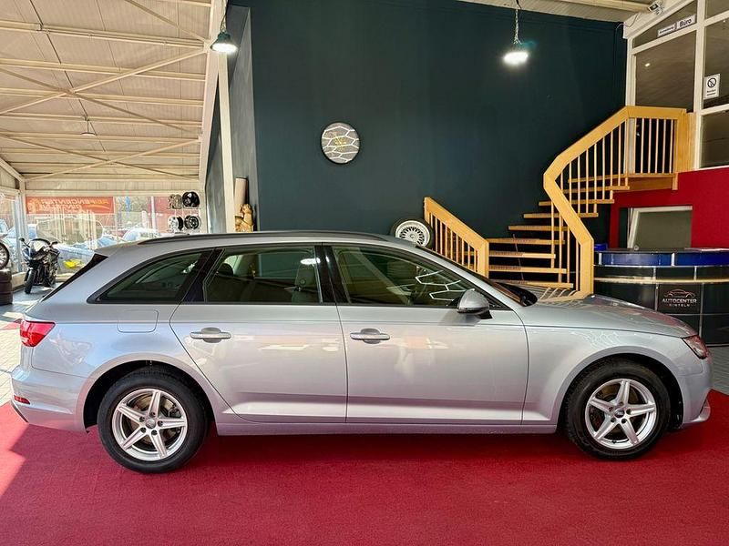 Gebraucht Audi A4 Basis 150 PS (110 kW) 2019 Silber Kombi