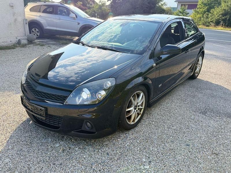 Schwarz Gebraucht 2009 Opel Astra GTC Innovation Limousine | 2.499 € (Superpreis) - Bild 1/4