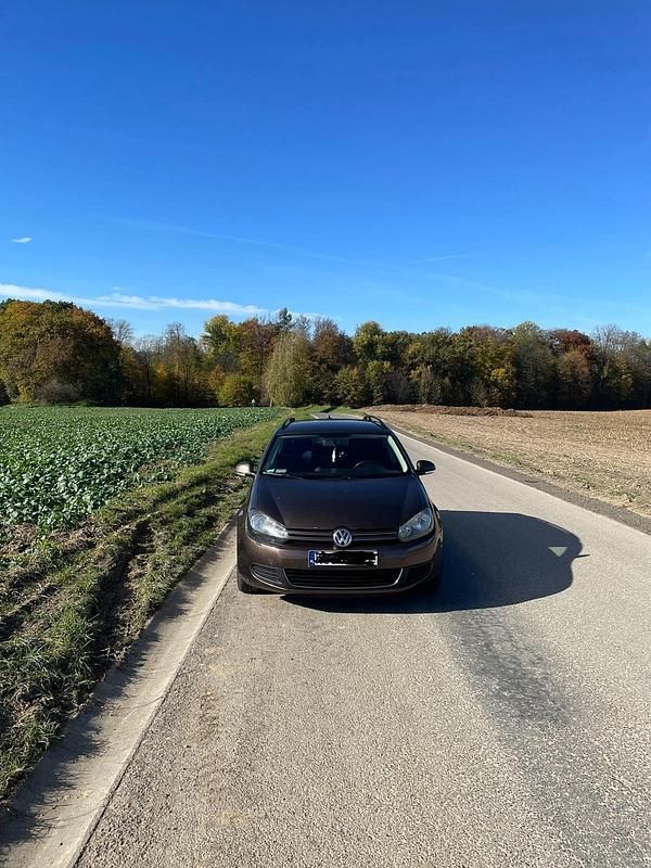 Braun Gebraucht 2011 VW Golf VI Kombi | 3.900 € (Fairer Preis) - Bild 1/4
