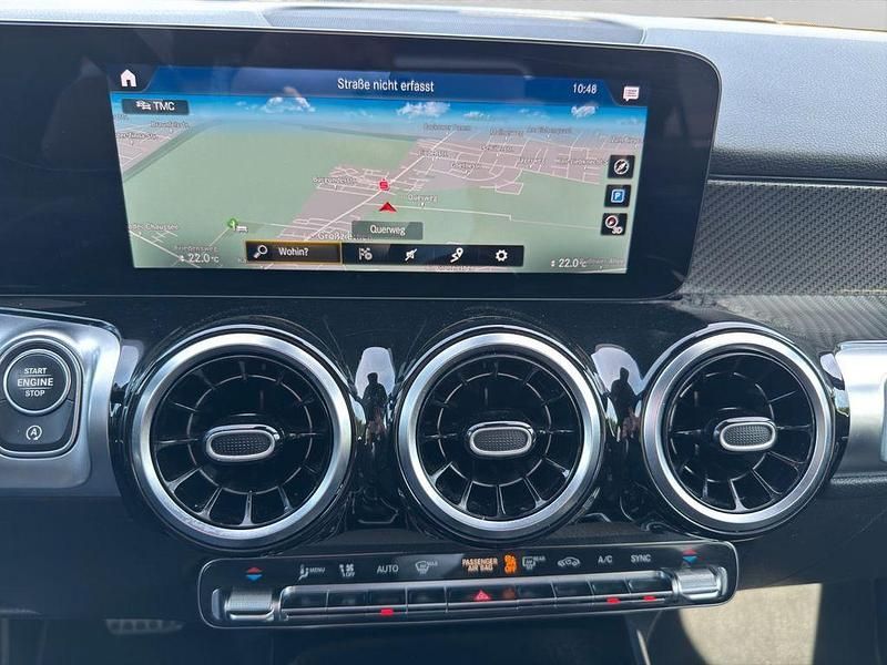 Gebraucht Mercedes GLB200 AMG line 163 PS (119 kW) 2021 Schwarz SUV