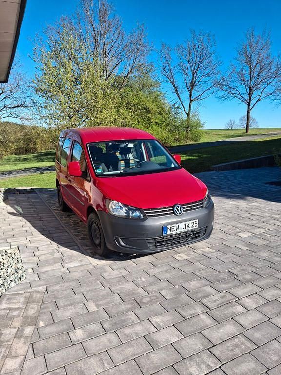 Second-hand VW Caddy 86 CP (63 kW) 2013 Roșu Monovolum