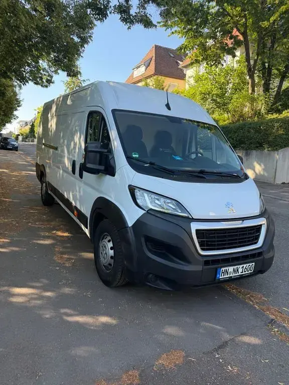 Gebraucht Peugeot Boxer 165 PS (121 kW) 2021 Weiß Van