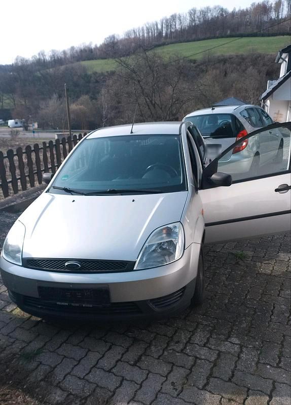 Gebraucht Ford Fiesta 100 PS (73 kW) 2003 Silber Kleinwagen