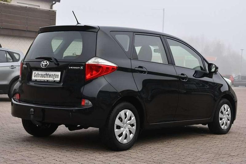 Gebraucht Toyota Verso-S 99 PS (72 kW) 2012 Schwarz Van / Kleinbus