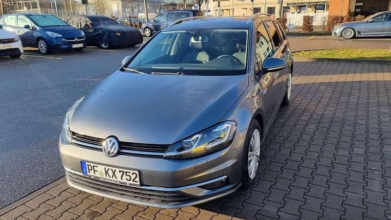 Grau Gebraucht 2017 VW Golf VII Highline Kombi | 12.800 € (Etwas zu teuer) - Bild 1/4