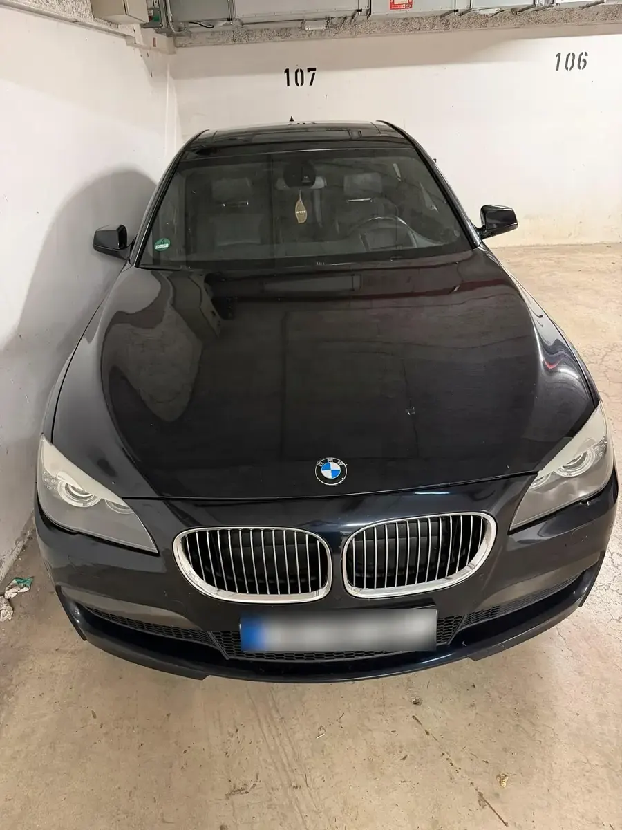 Gebraucht BMW 740 306 PS (225 kW) 2012 Schwarz Limousine