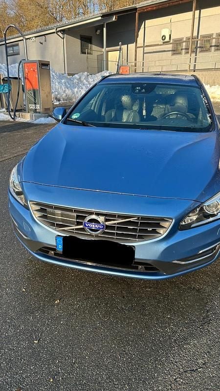 Blau Gebraucht 2016 Volvo V60 Kombi | 12.999 € (Fairer Preis) - Bild 1/4