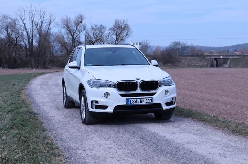 Weiß Gebraucht 2015 BMW X5 Sport Line SUV | 22.400 € (Superpreis) - Bild 1/4