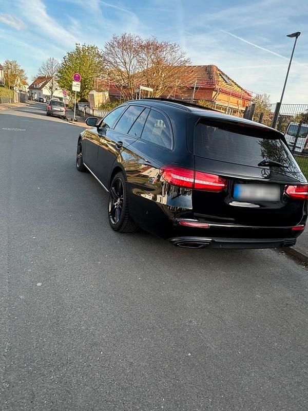 Gebraucht Mercedes E350 AMG 258 PS (189 kW) 2017 Schwarz Limousine