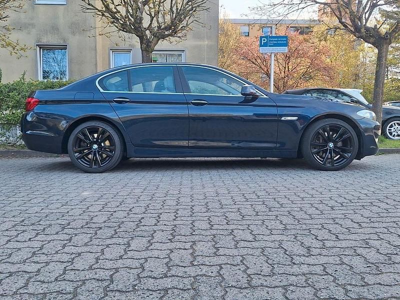 Gebraucht BMW 530 258 PS (189 kW) 2013 Blau Limousine