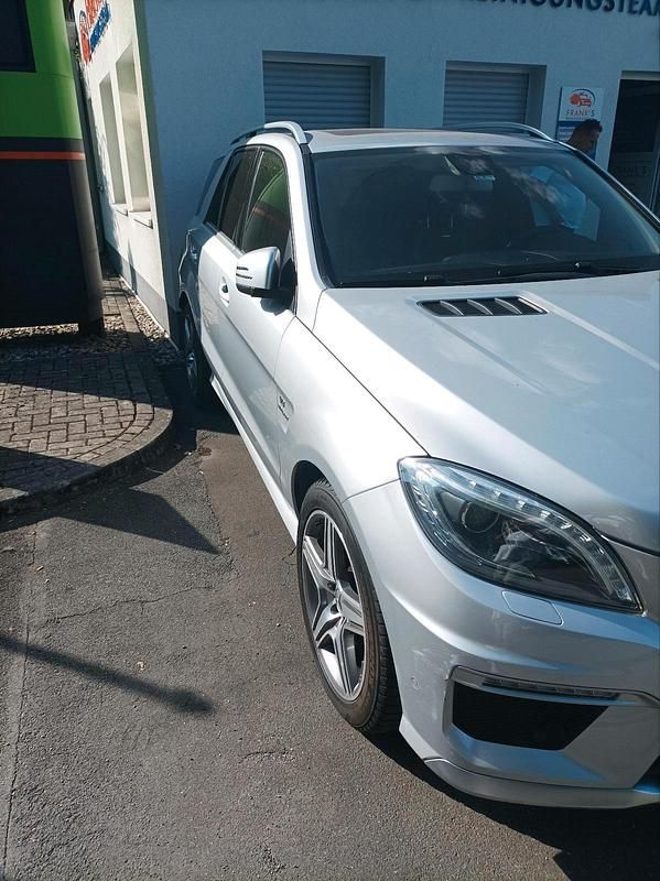 Silber Gebraucht 2012 Mercedes ML63 AMG AMG SUV | 27.500 € (Guter Preis) - Bild 1/4
