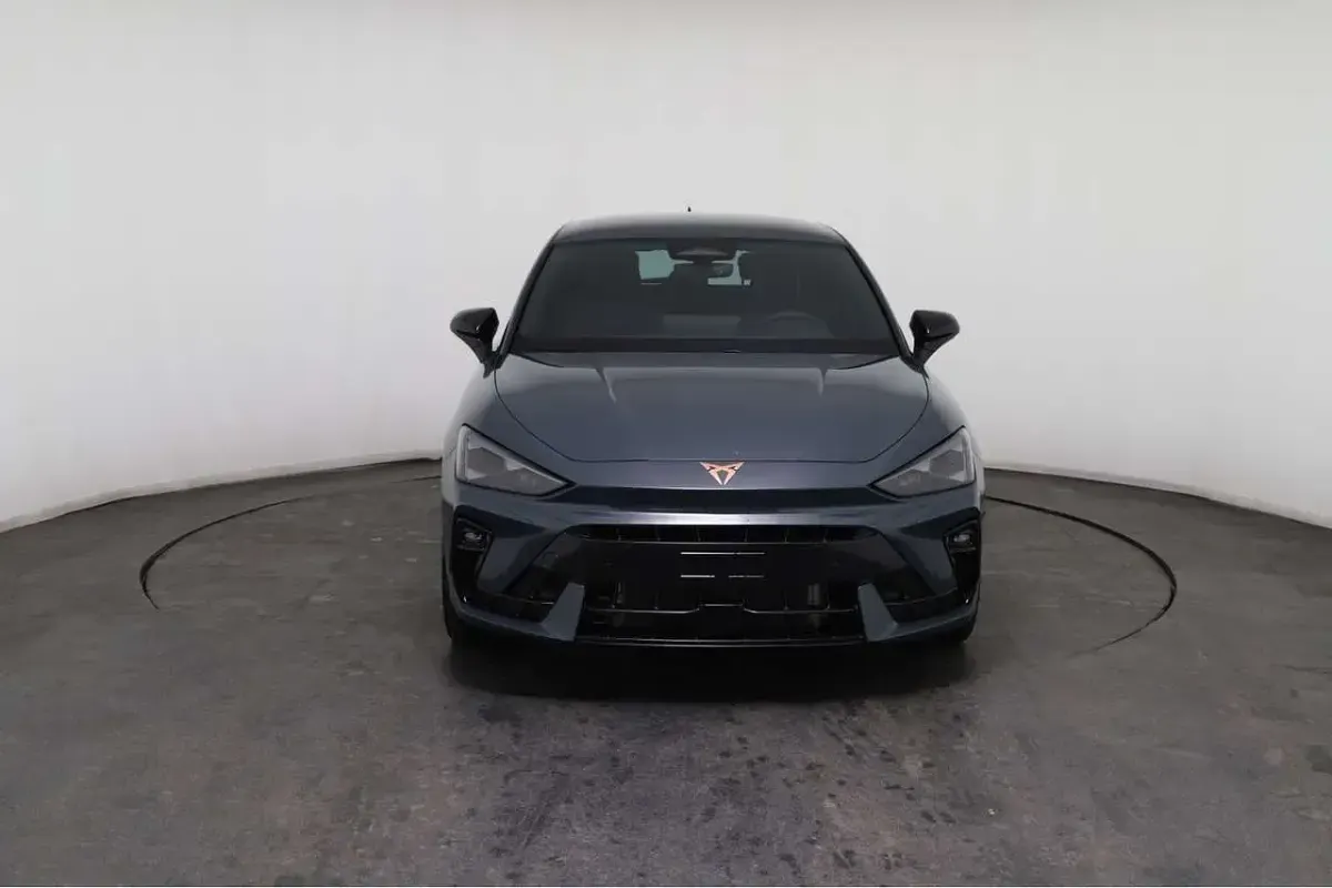 Neu Cupra Leon 150 PS (110 kW) 2026 Blau Limousine
