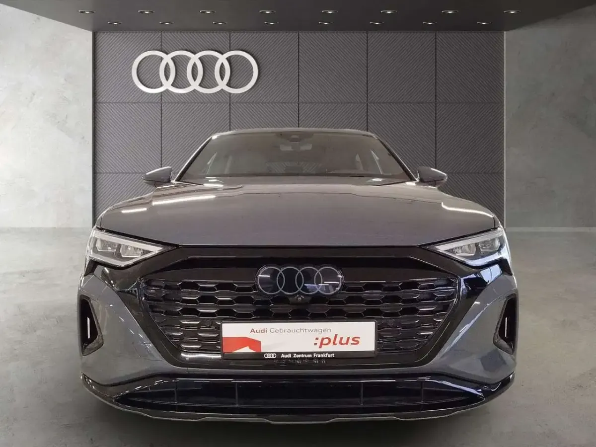 Second-hand Audi Q8 e-tron Advanced 250 kW (340 CP) 2023 Gri SUV