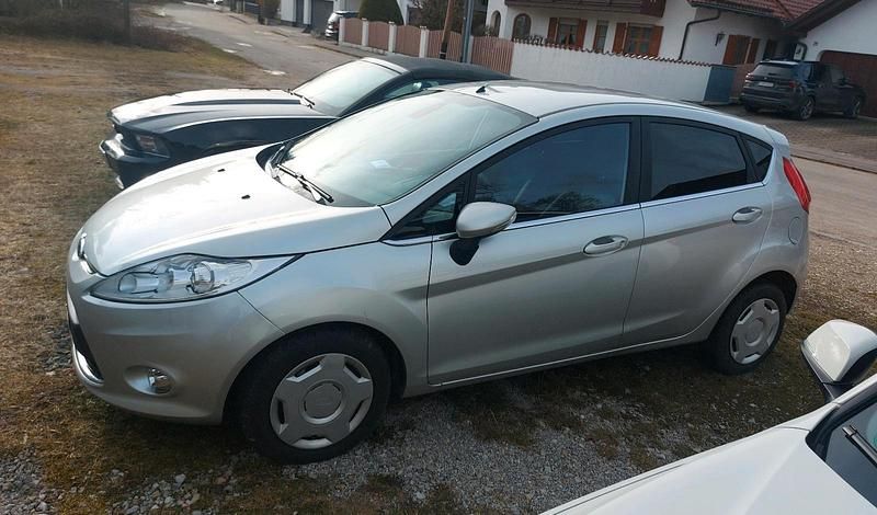Gebraucht Ford Fiesta 82 PS (60 kW) 2011 Silber Kleinwagen