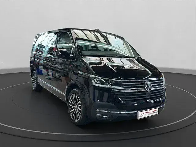 Gebraucht VW Multivan Highline 204 PS (150 kW) 2023 Deep black perleffekt Van / Kleinbus