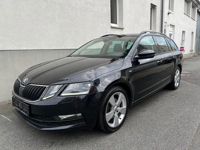 Schwarz Gebraucht 2018 Skoda Octavia Clever Kombi | 9.401 € (Guter Preis) - Bild 1/4