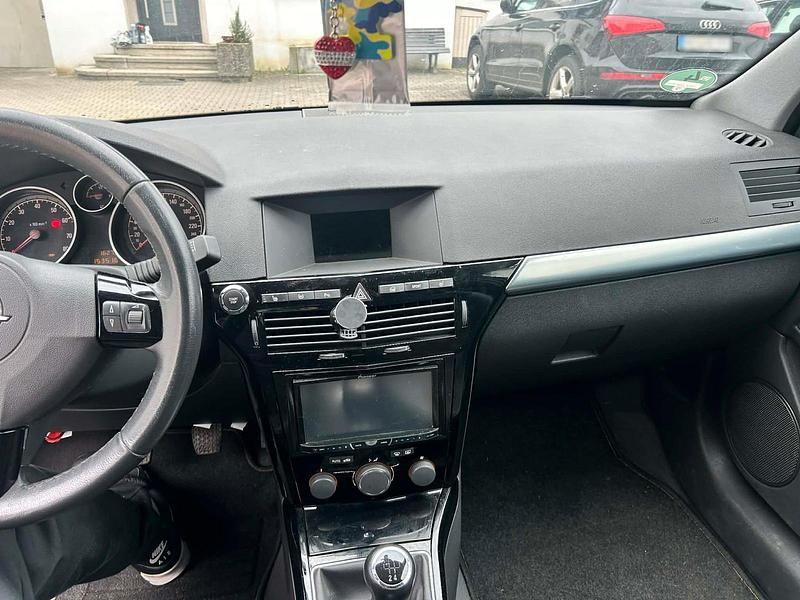 Gebraucht Opel Astra GTC 116 PS (85 kW) 2009 Weiß Coupé