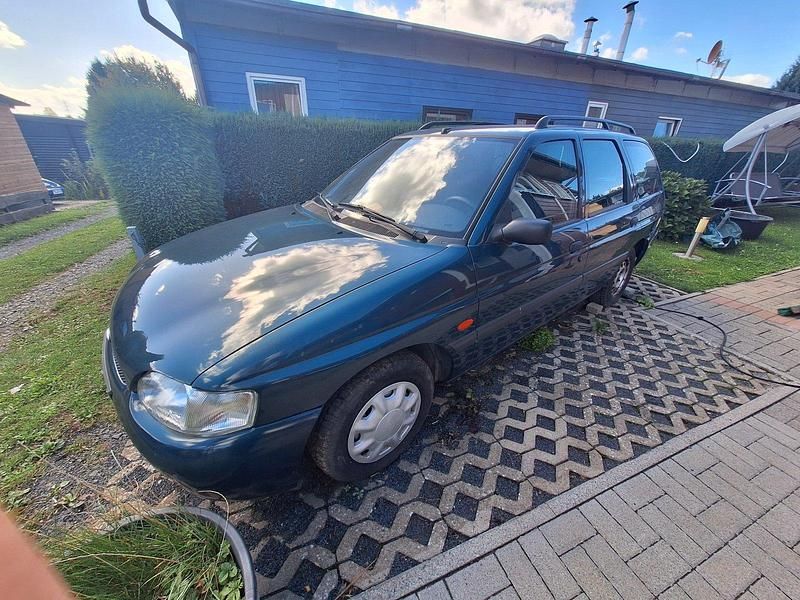 Gebraucht Ford Escort 90 PS (66 kW) 1997 Grün Kombi
