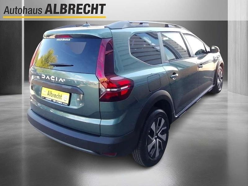Neu Dacia Jogger Expression 110 PS (80 kW) 2025 Zedergrün Van / Kleinbus