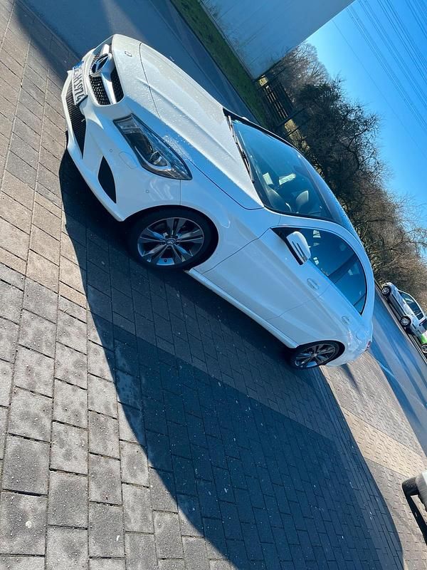 Weiß Gebraucht 2014 Mercedes CLA180 Limousine | 14.900 € (Fairer Preis) - Bild 1/4