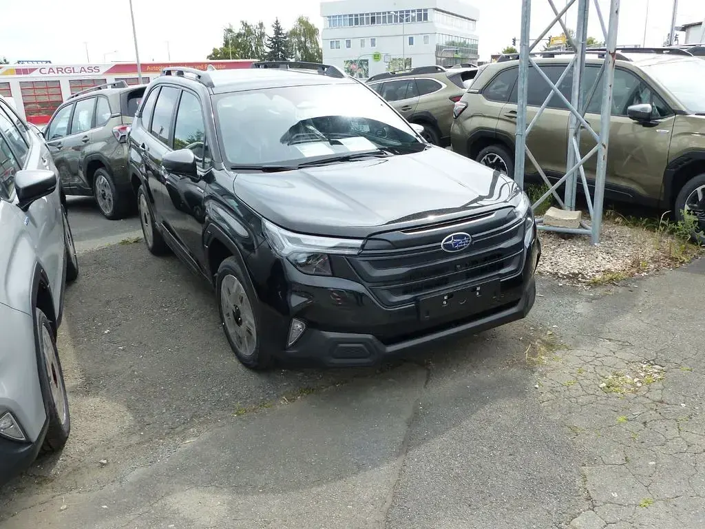 Neu Subaru Forester 136 PS (100 kW) 2026 Schwarz SUV