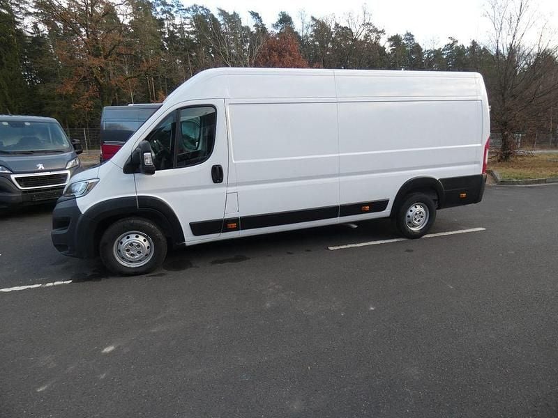 Gebraucht Opel Movano 140 PS (102 kW) 2022 Lackierung weiss icy/typ ausse Van