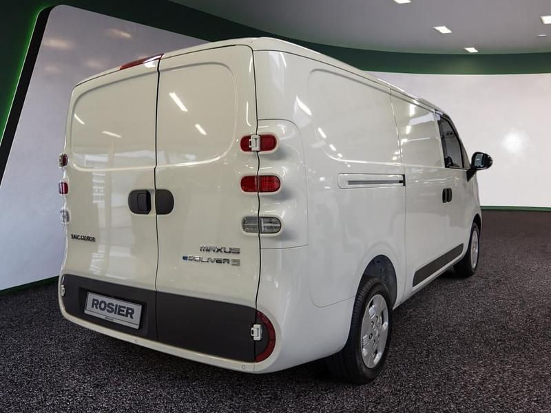 Używany Maxus eDeliver 5 60 kW (82 KM) 2026 Biały Van