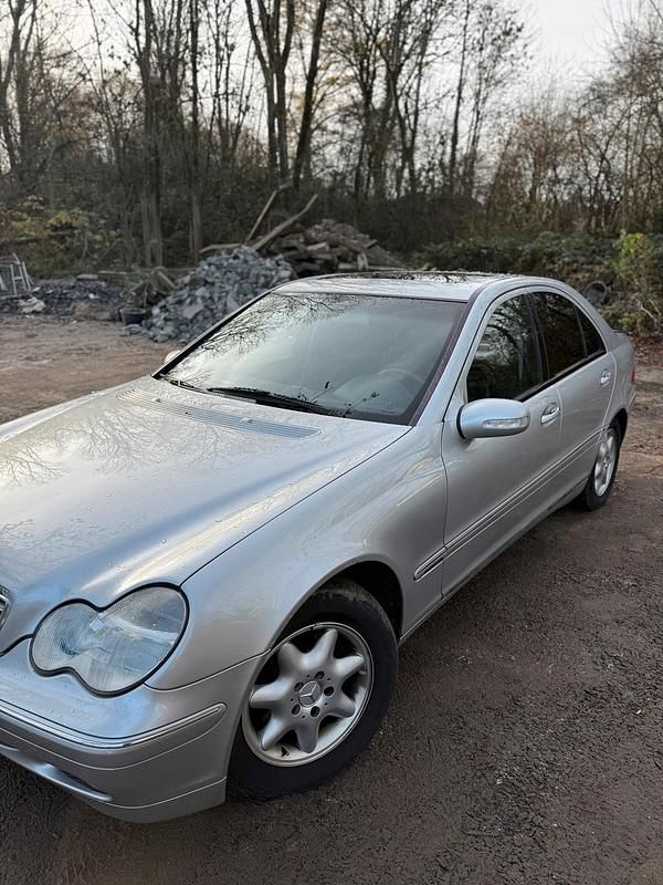 Silber Gebraucht 2001 Mercedes C180 Limousine | 2.000 € (Superpreis) - Bild 1/4
