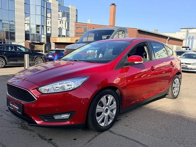 Gebraucht Ford Focus Business Edition 125 PS (91 kW) 2016 Rot Limousine