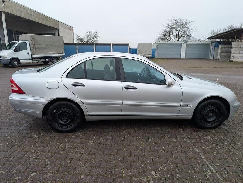 Gebraucht Mercedes C200 Classic 163 PS (119 kW) 2002 Silber Limousine