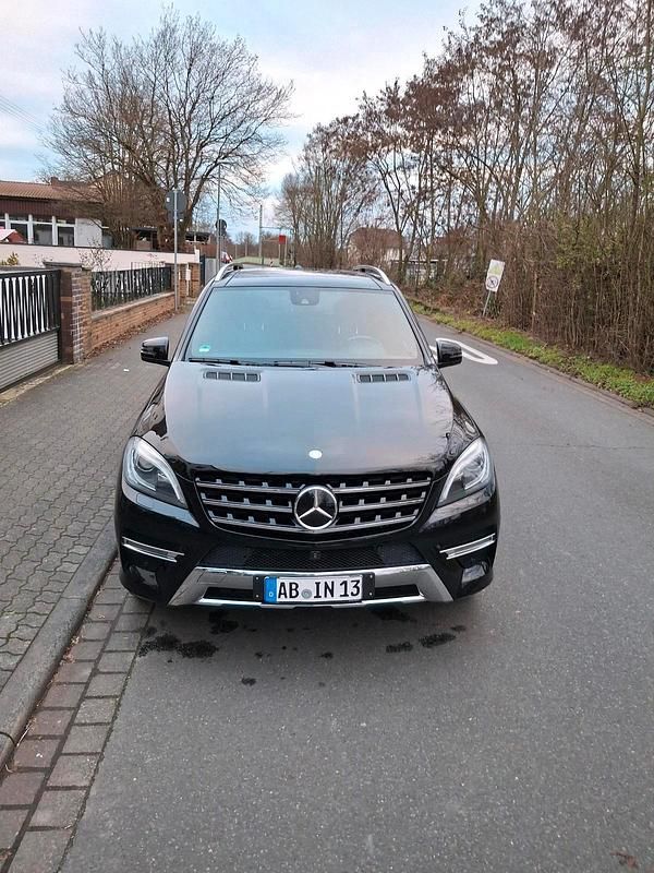 Schwarz Gebraucht 2013 Mercedes ML500 AMG SUV | 29.999 € - Bild 1/4