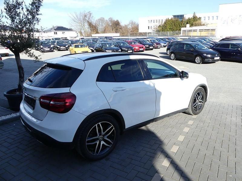 Gebraucht Mercedes GLA200 156 PS (114 kW) 2018 Weiß SUV