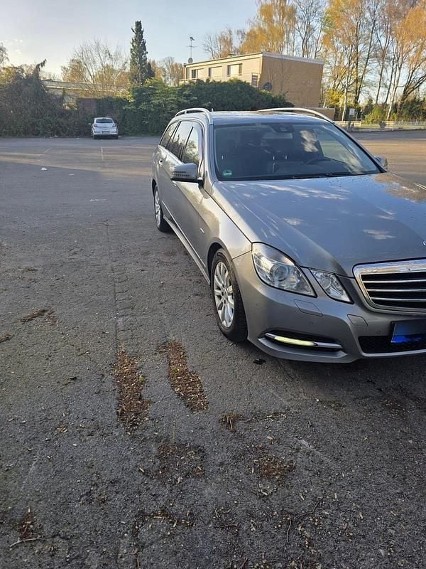 Gebraucht Mercedes E220 170 PS (125 kW) 2010 Grau Kombi