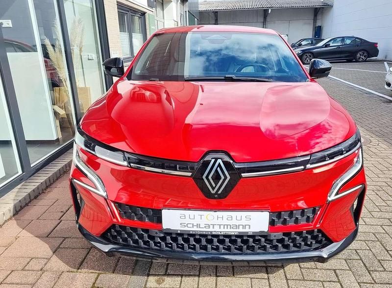 Gebraucht Renault Megane E-Tech Techno 160 kW (218 PS) 2022 Feuerrot Limousine