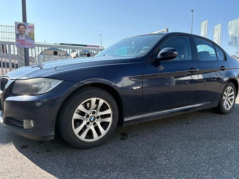 Gebraucht BMW 318 143 PS (105 kW) 2008 Blau Limousine
