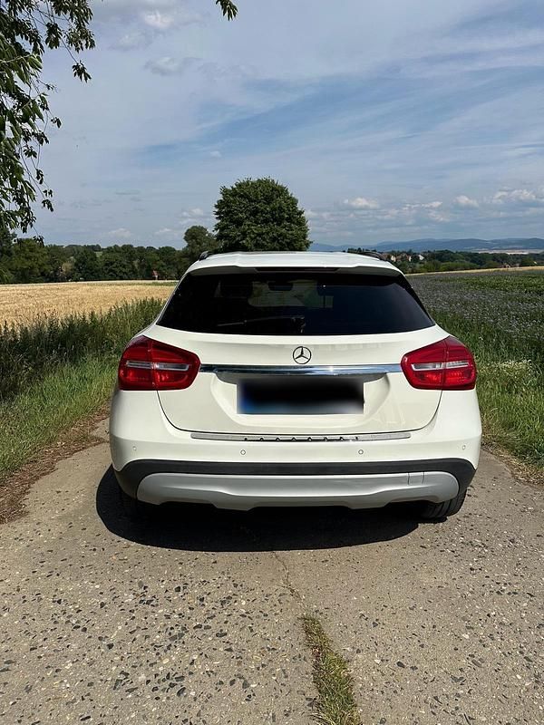 Gebraucht Mercedes GLA200 156 PS (114 kW) 2014 Weiß SUV