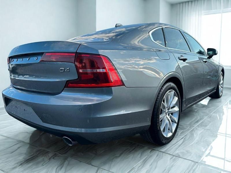 Gebraucht Volvo S90 Momentum 190 PS (139 kW) 2018 Grau Limousine