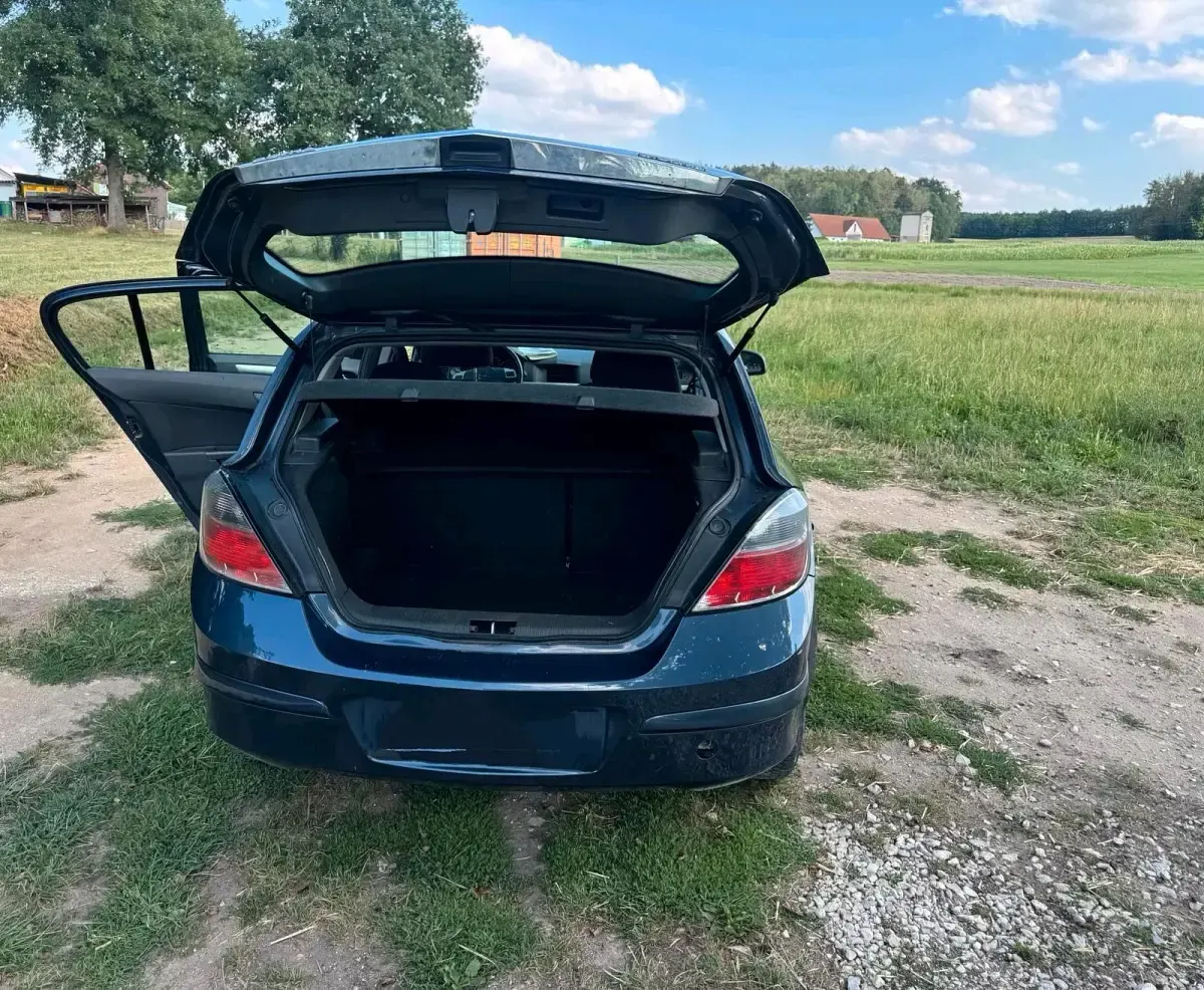 Gebraucht Opel Astra 90 PS (66 kW) 2009 Limousine