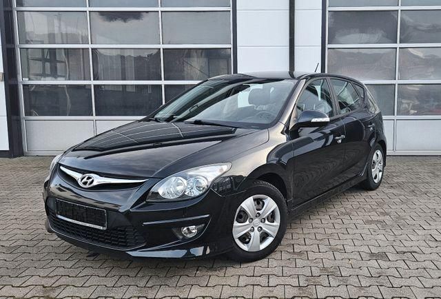 Schwarz Gebraucht 2011 Hyundai i30 Edition Limousine | 4.490 € (Fairer Preis) - Bild 1/4