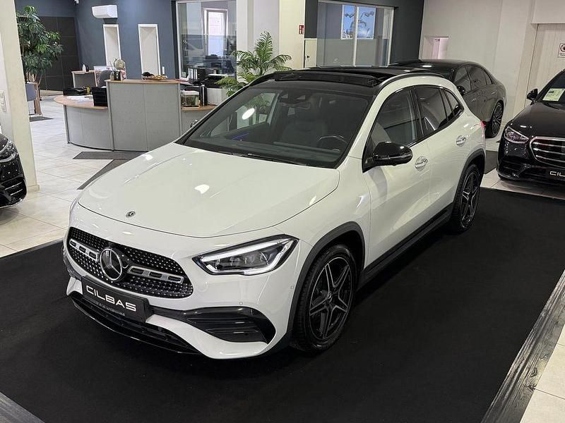 Weiß Gebraucht 2020 Mercedes GLA250 AMG line SUV | 36.800 € (Teuer) - Bild 1/4
