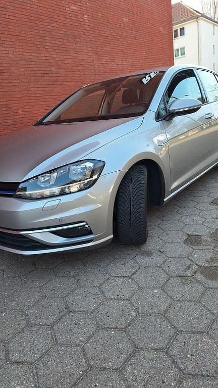 Gebraucht VW Golf VII Join 131 PS (96 kW) 2019 Grau Limousine