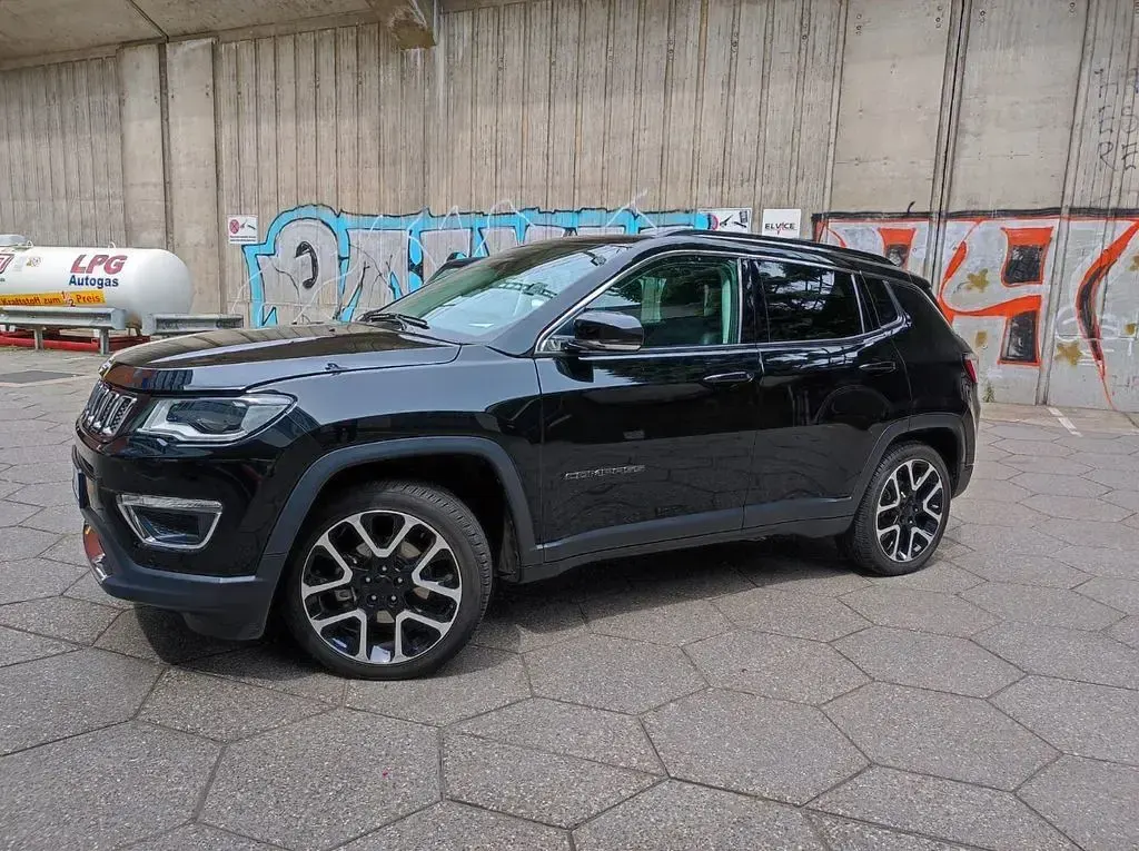 Gebraucht Jeep Compass Limited 140 PS (102 kW) 2019 Schwarz SUV