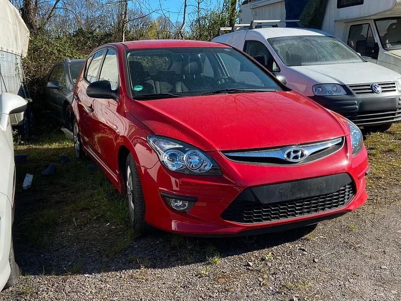 Gebraucht Hyundai i30 109 PS (80 kW) 2010 Rot Kleinwagen