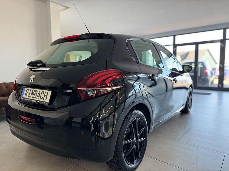 Gebraucht Peugeot 208 Active 82 PS (60 kW) 2017 Schwarz Kleinwagen