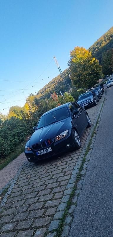 Schwarz Gebraucht 2011 BMW 320 Limousine | 5.800 € (Guter Preis) - Bild 1/4